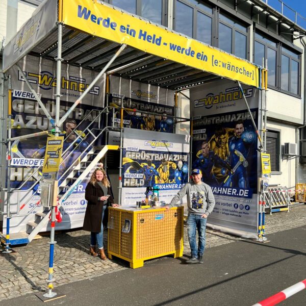 Mitarbeiter am E-Wahner Messestand am HWK Machertag