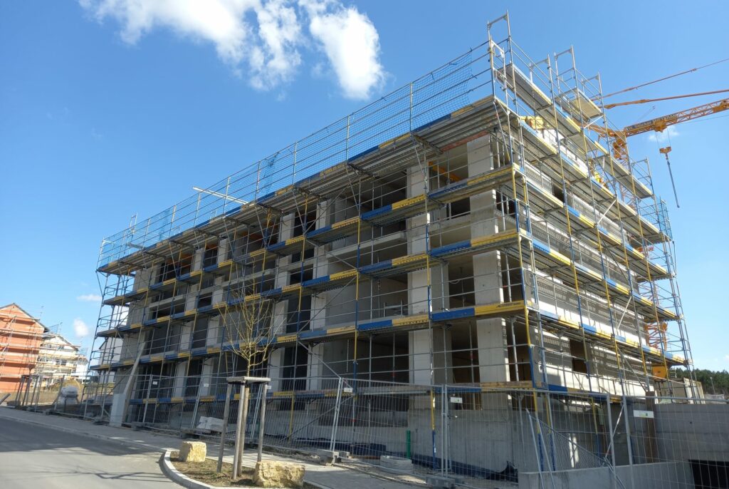 Baustelle mit Haus im E-Wahner Gerüst