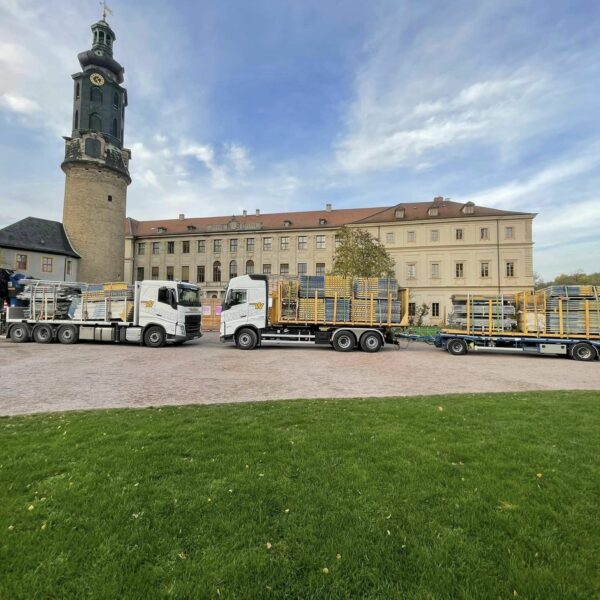 Schloss Weimar mit E-Wahner LKWs