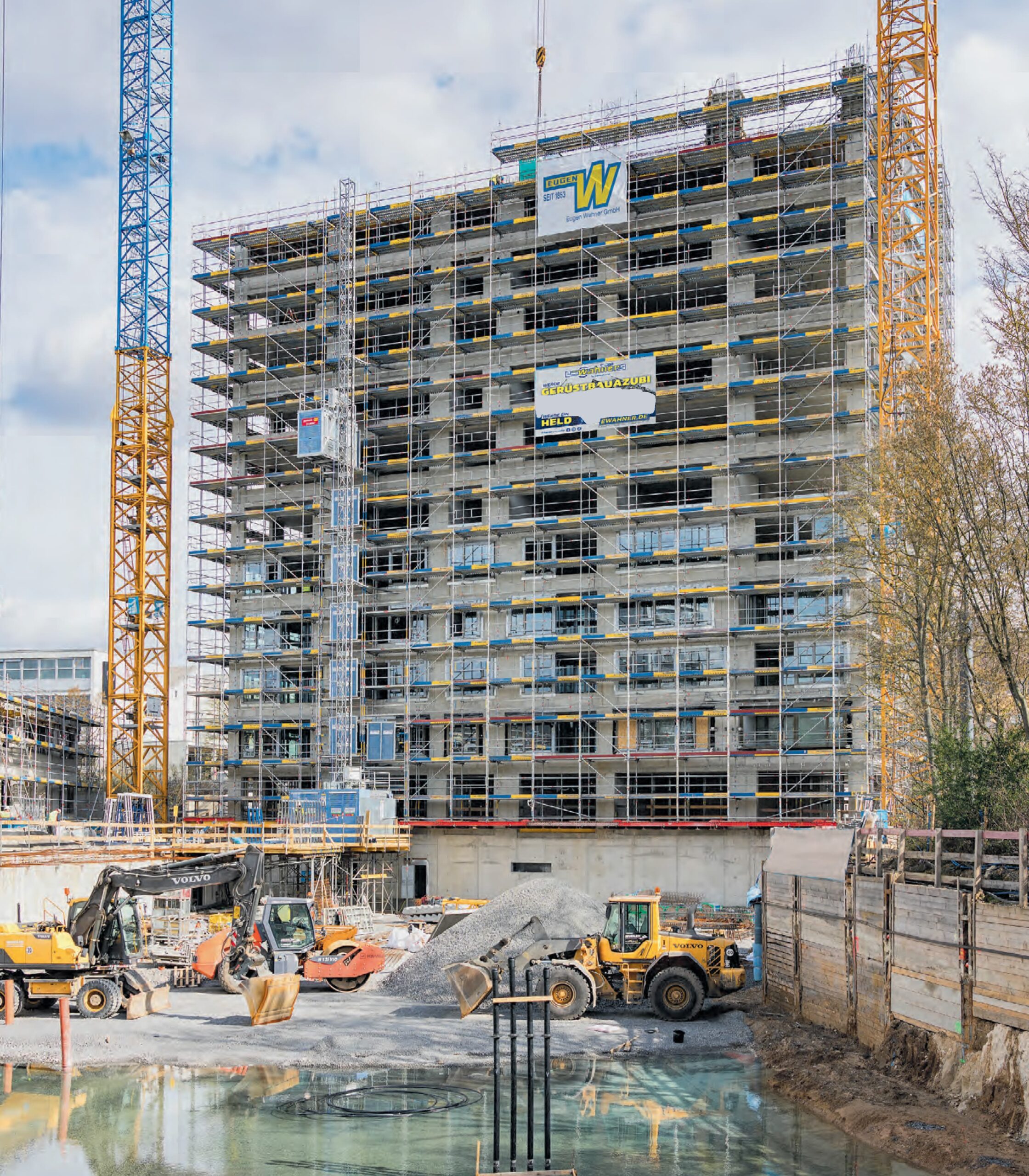Baustelle Eugen Wahner mit 8000 Quadratmeter Fassadengerüst von Firma Rux - Lichtblick Würzburg
