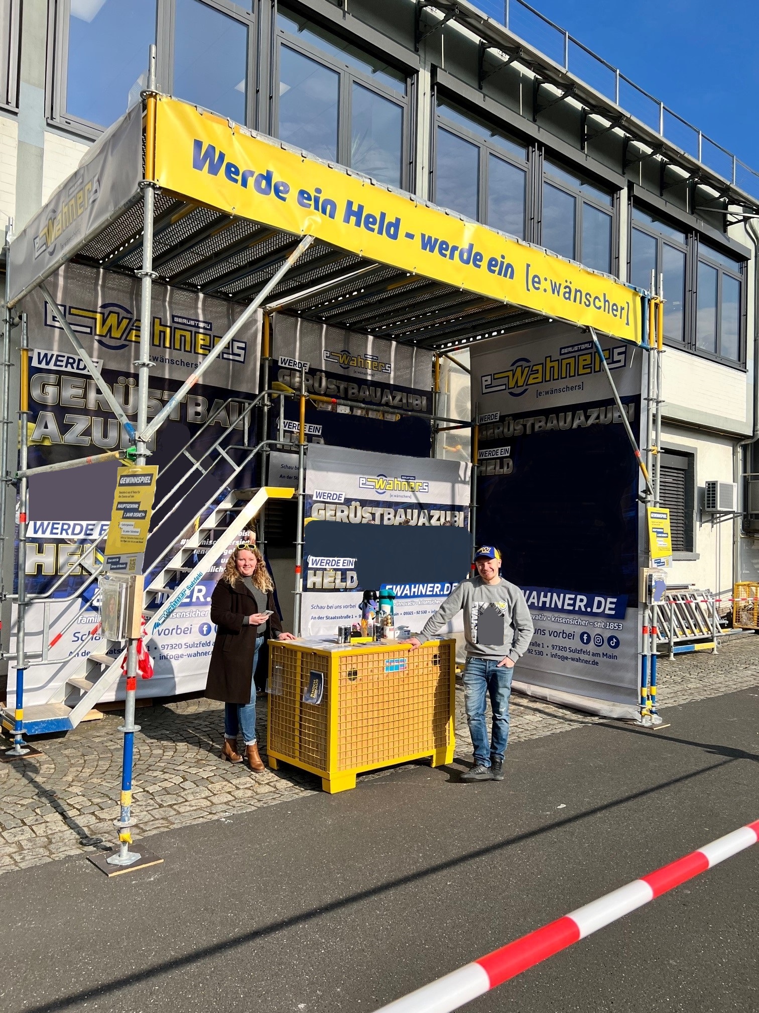 Mitarbeiter am E-Wahner Messestand am HWK Machertag